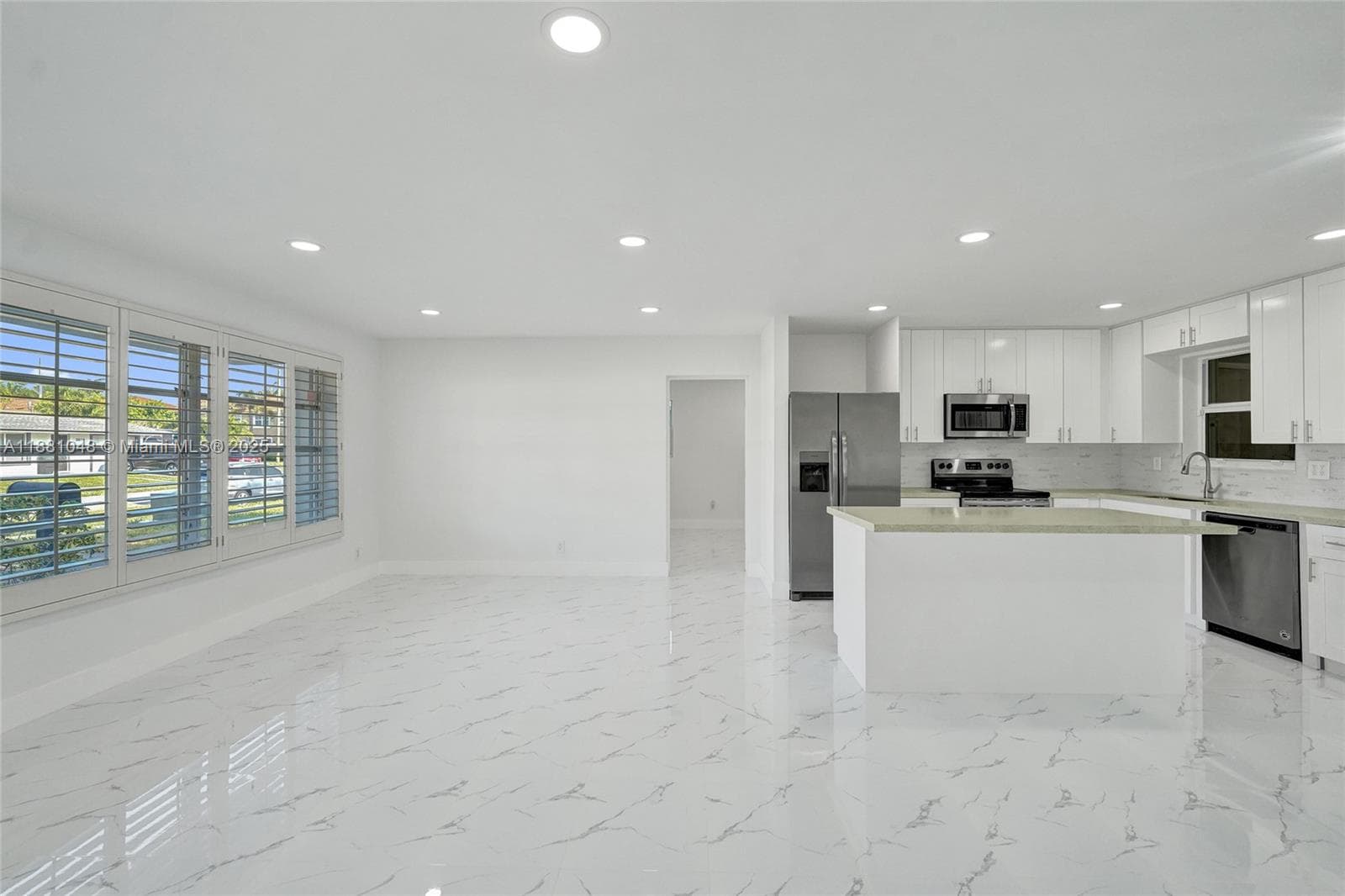 2015 N 58th Ave photo 14