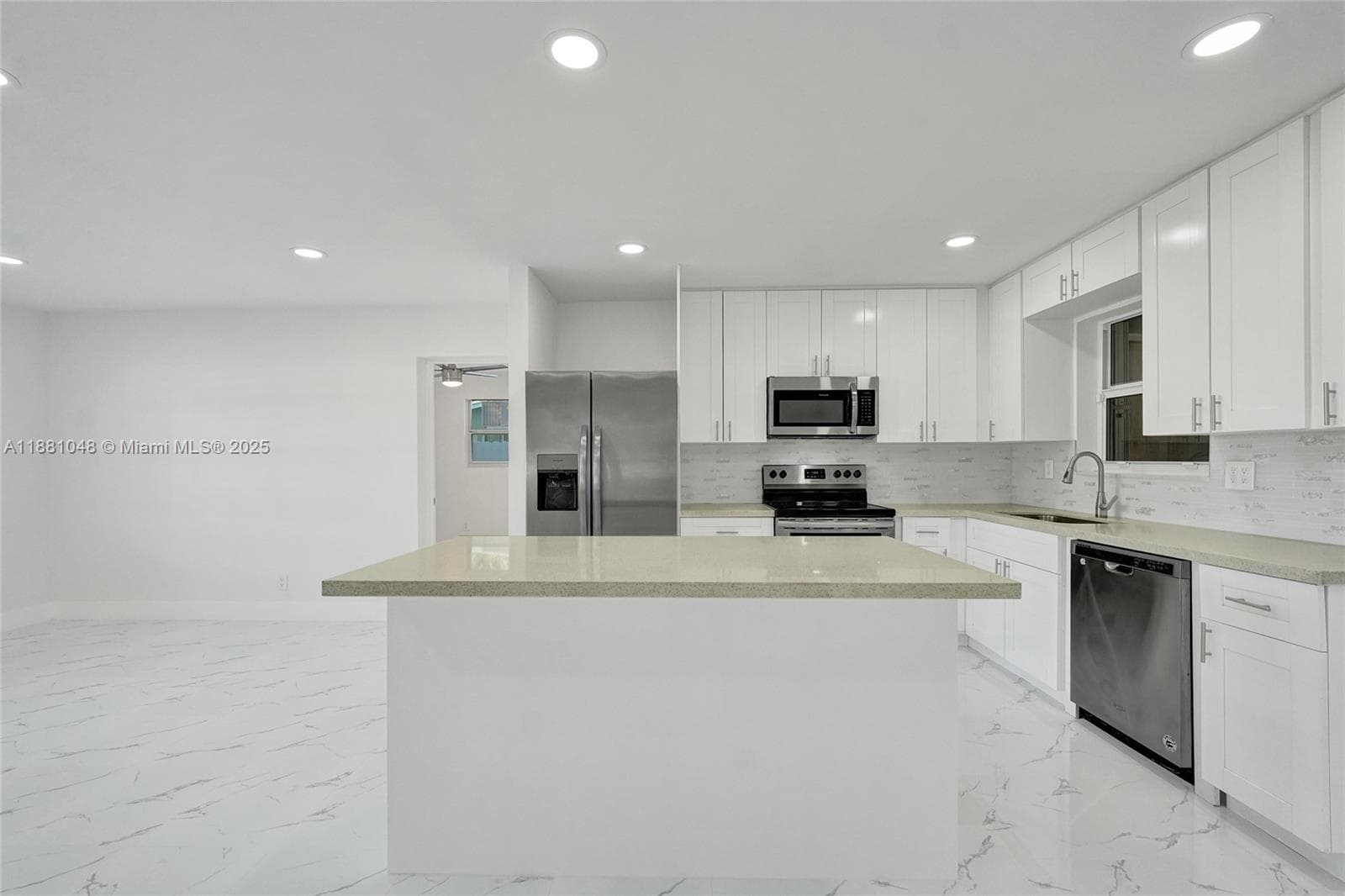 2015 N 58th Ave photo 18