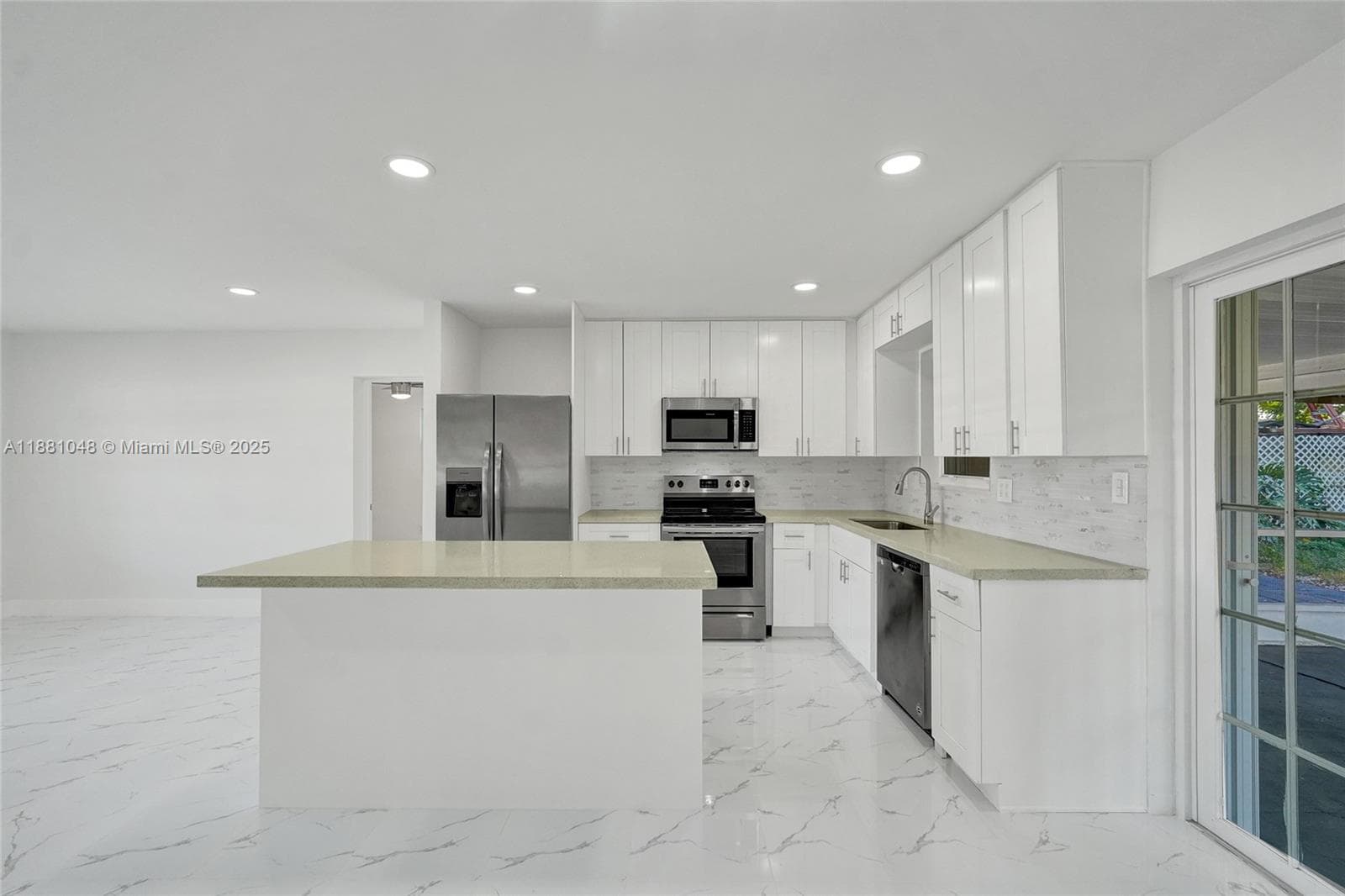 2015 N 58th Ave photo 19