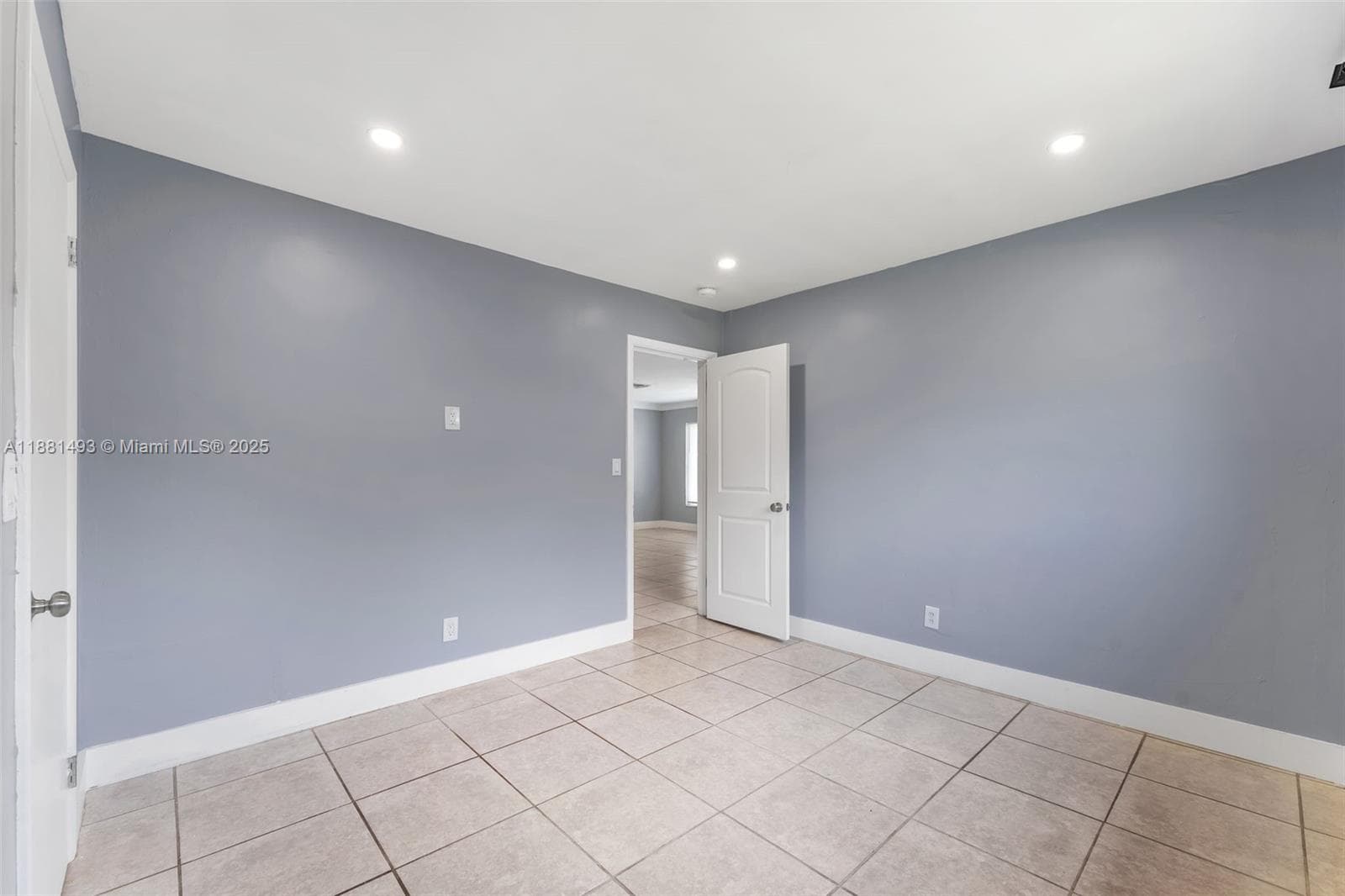 2765 SW 47th St photo 18