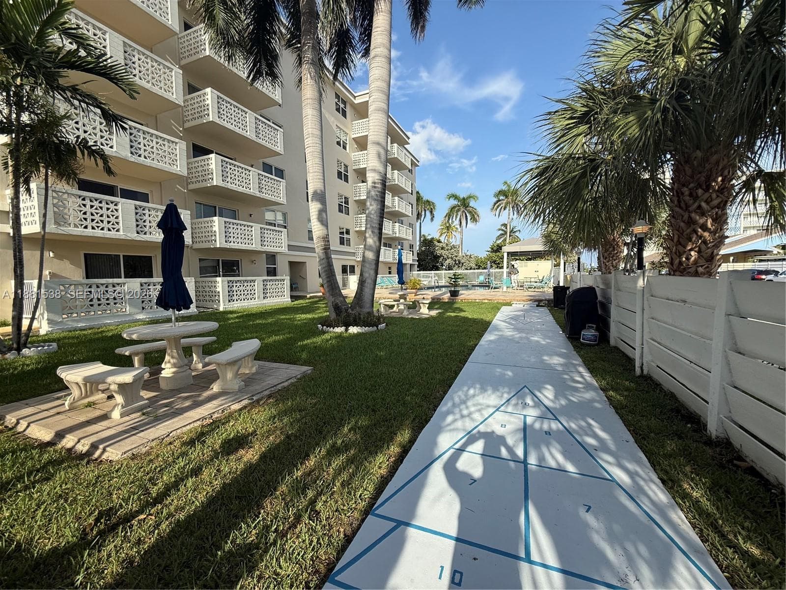 Darby Hall Apartments · #303 in Hollywood - Photo 26