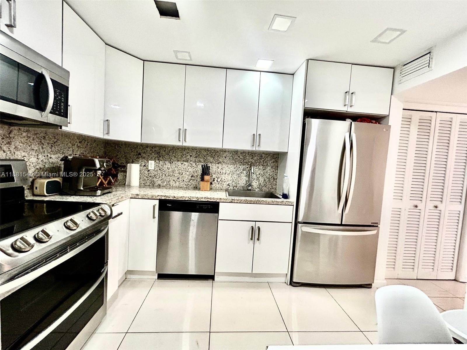 ST REGIS APTS CONDO · #2G in Bay Harbor Islands - Photo 7