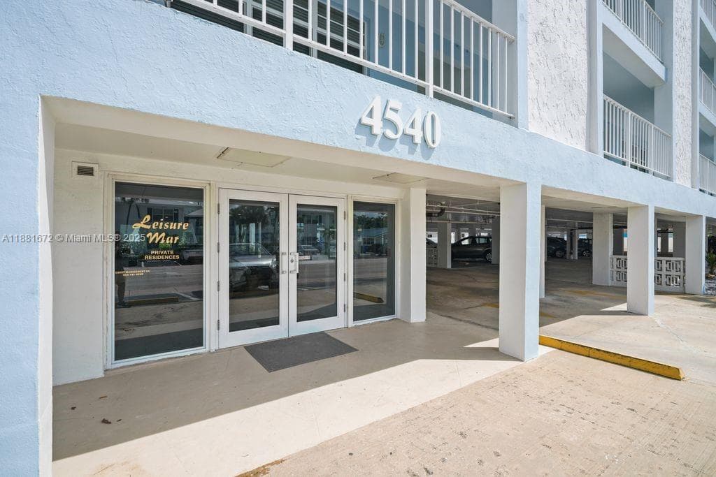 LEISURE MAR CONDO · #104 in Lauderdale By The Sea - Photo 2