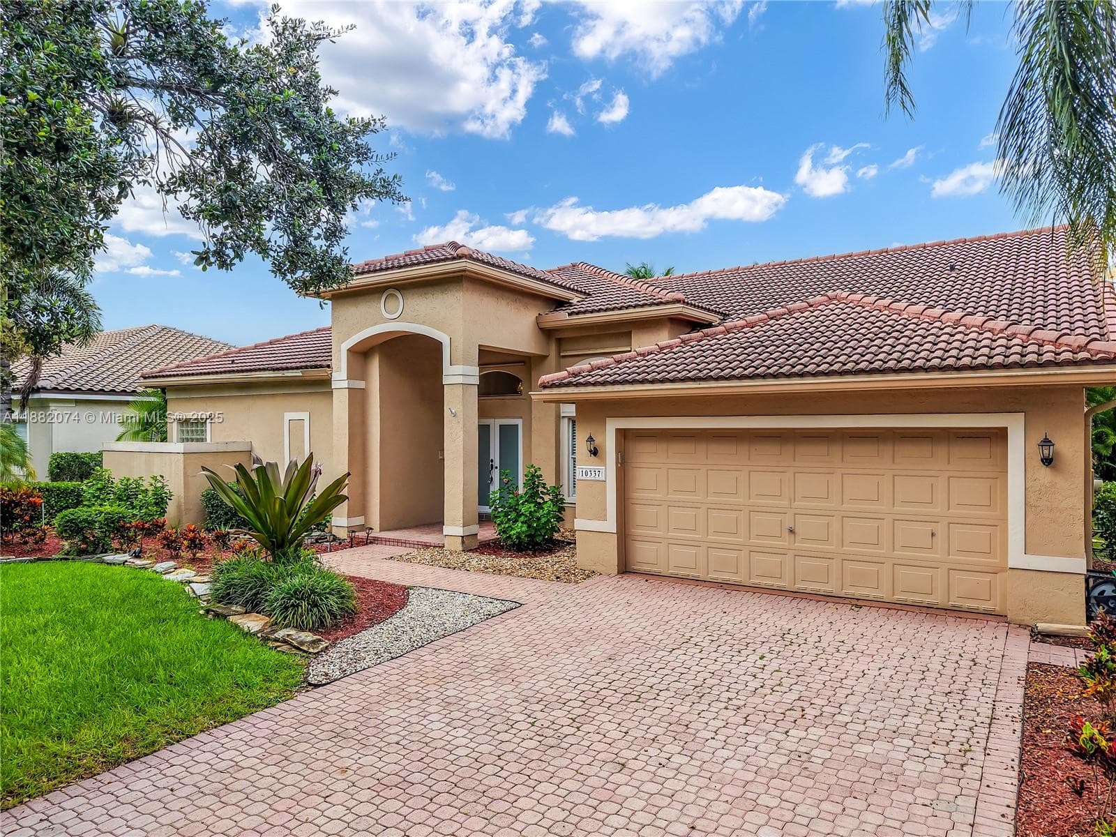 10337 NW 53rd Ct photo 2