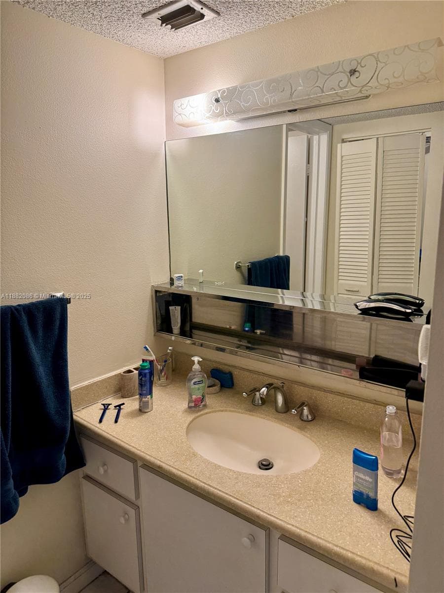 THE RIVIERA CONDO · #611 in Miami Beach - Photo 24