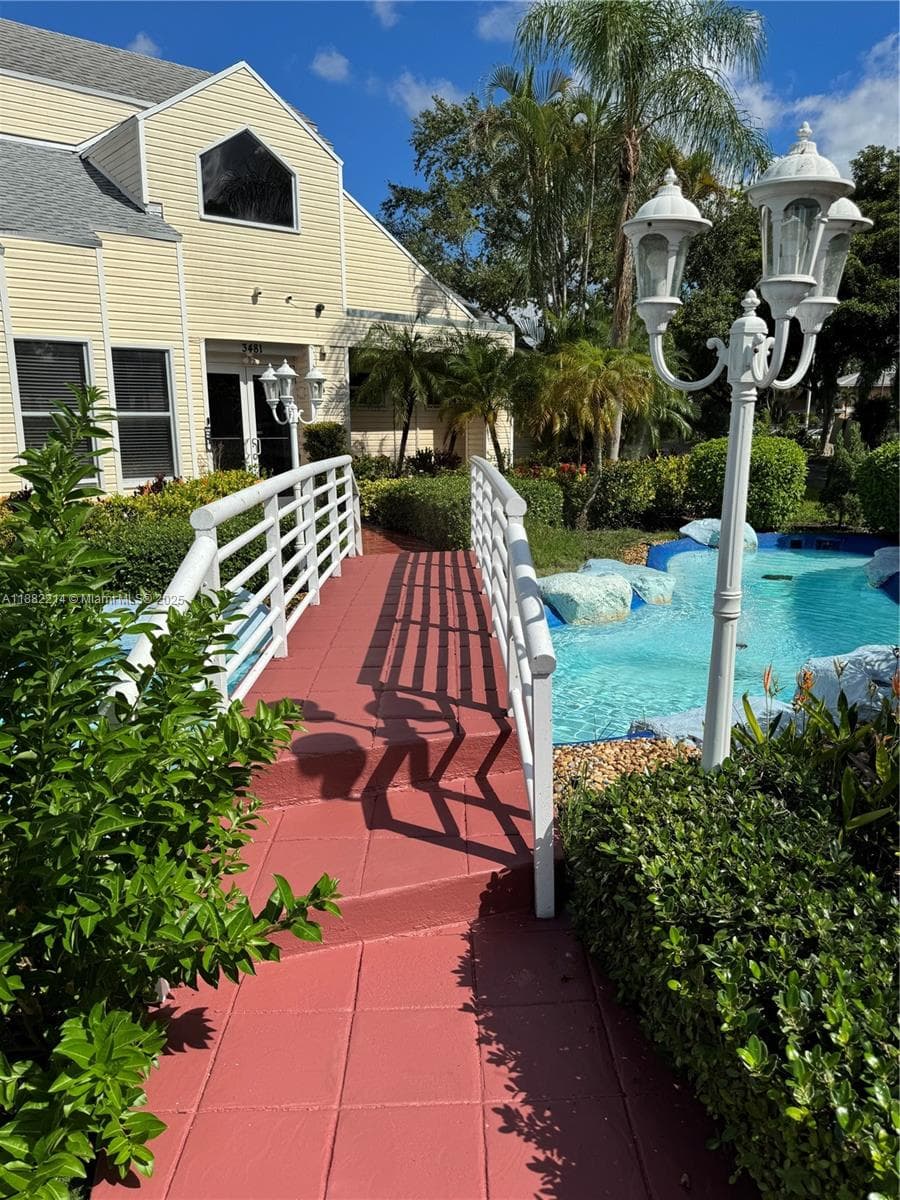 SUMMER LAKE CONDO · #101 in Oakland Park - Photo 27