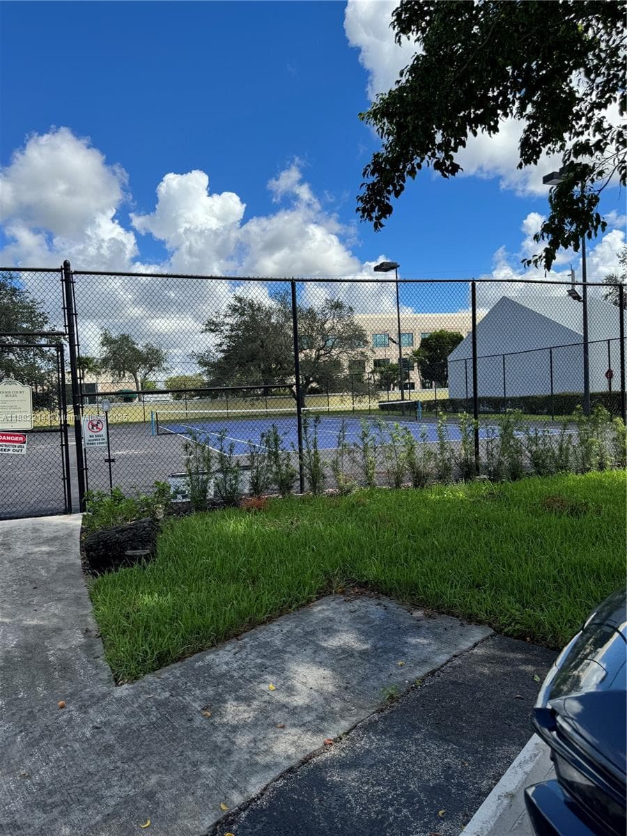 SUMMER LAKE CONDO · #101 in Oakland Park - Photo 42