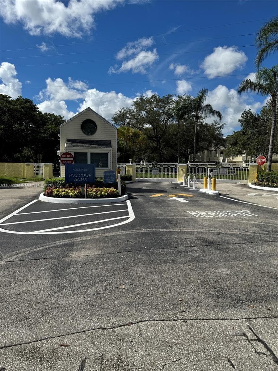 SUMMER LAKE CONDO · #101 in Oakland Park - Photo 43