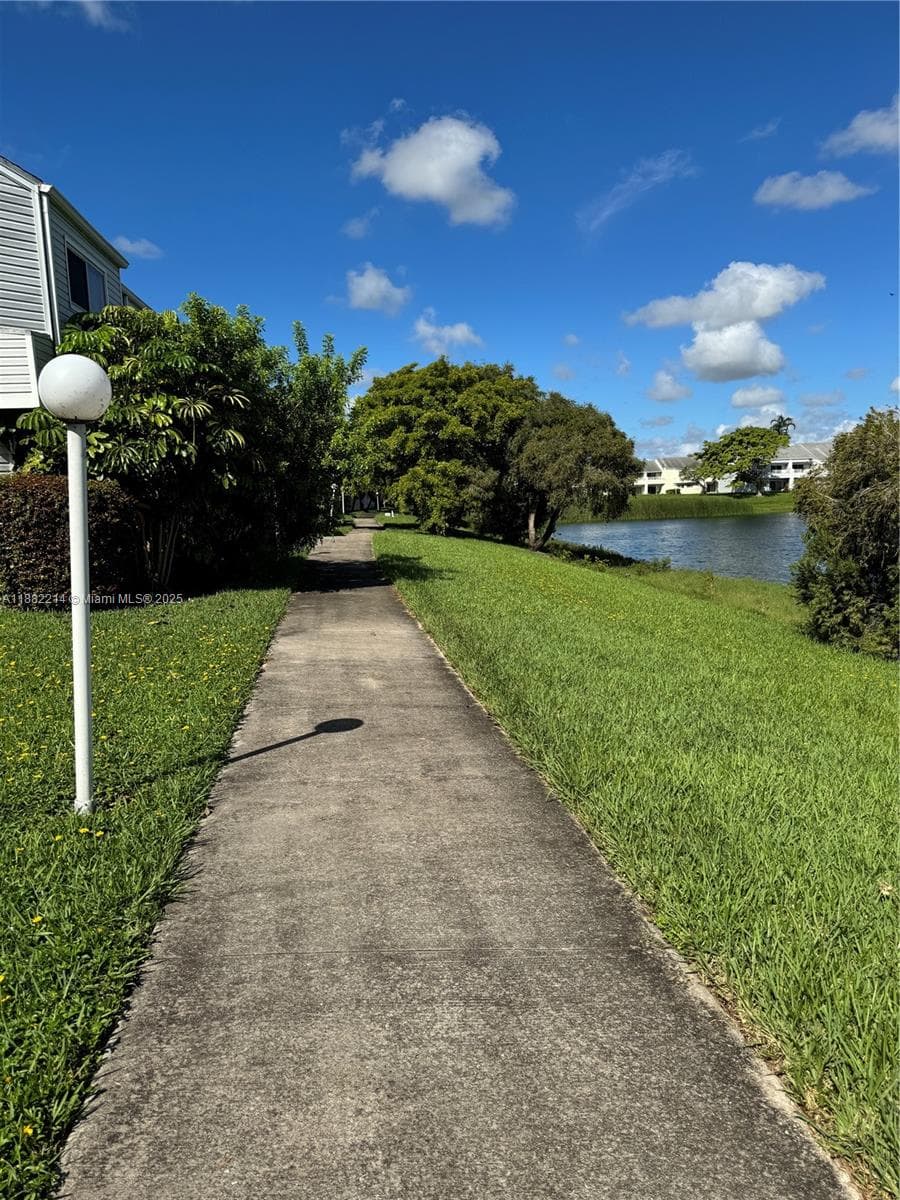 SUMMER LAKE CONDO · #101 in Oakland Park - Photo 22