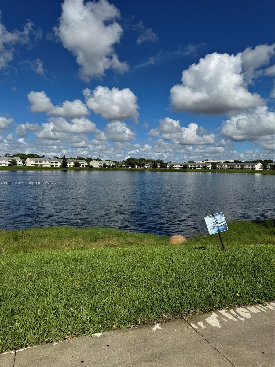 SUMMER LAKE CONDO · #101 in Oakland Park - Photo 36