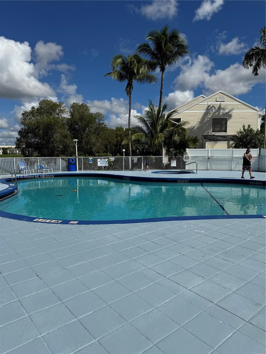 SUMMER LAKE CONDO · #101 in Oakland Park - Photo 34