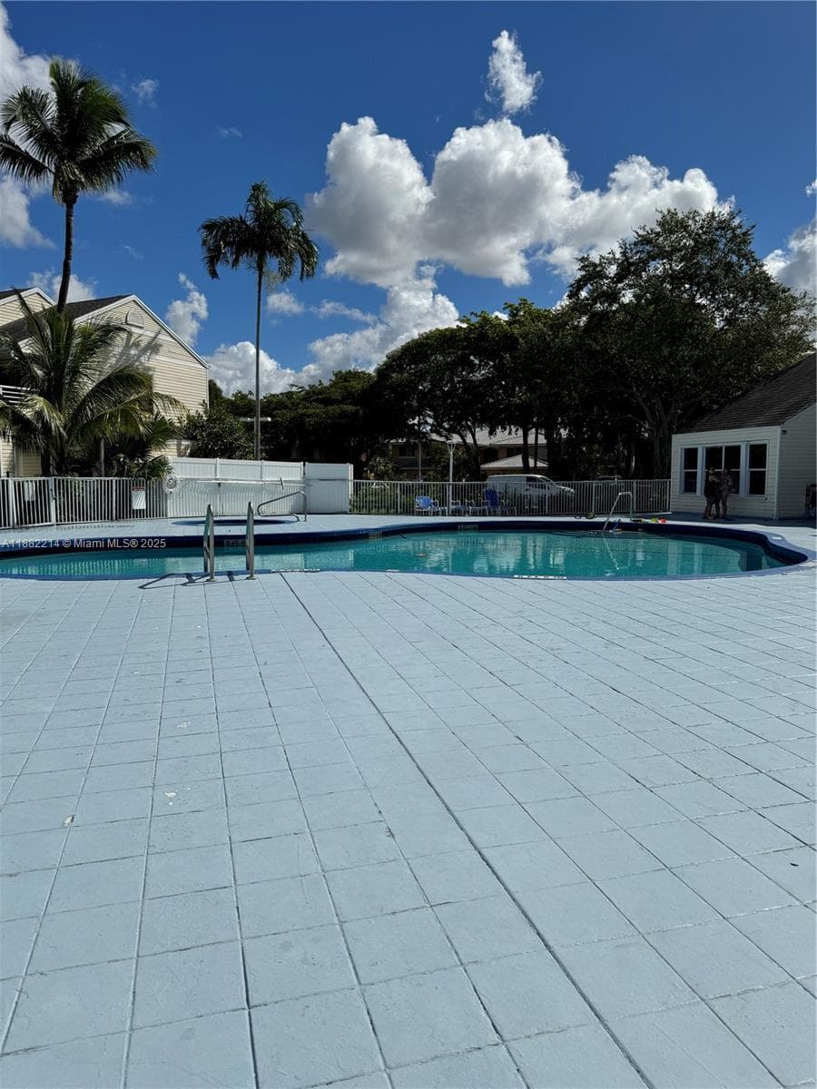 SUMMER LAKE CONDO · #101 in Oakland Park - Photo 38