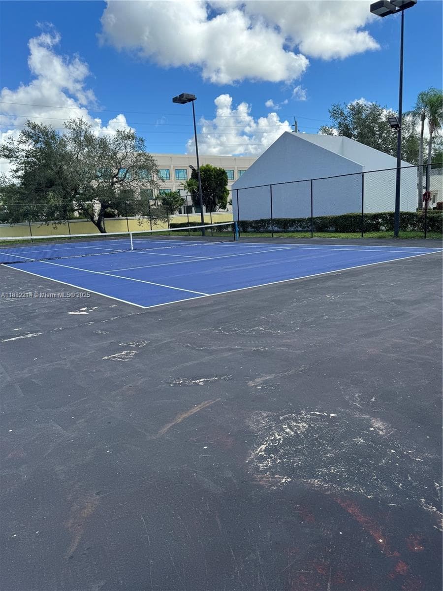 SUMMER LAKE CONDO · #101 in Oakland Park - Photo 41