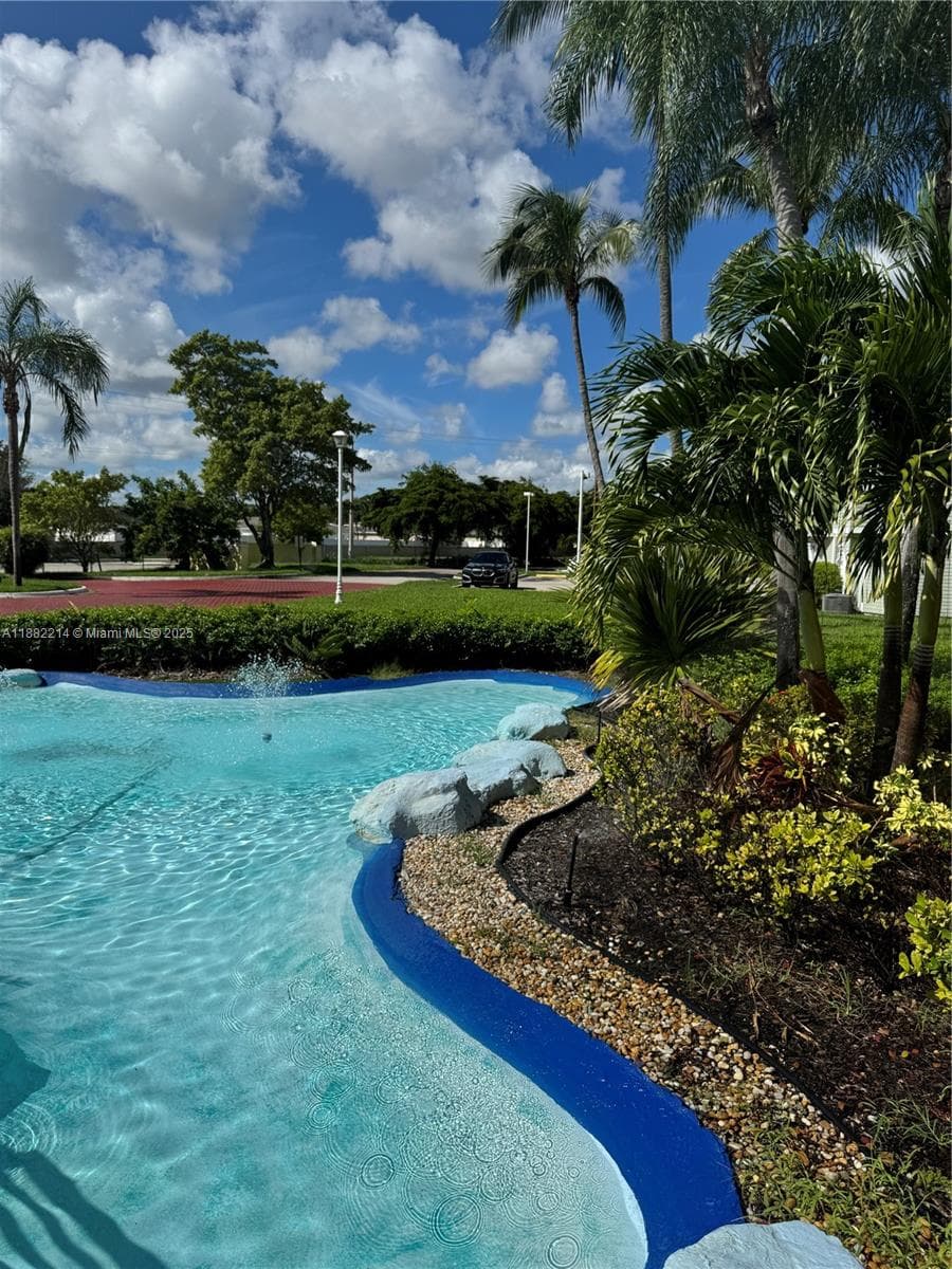SUMMER LAKE CONDO · #101 in Oakland Park - Photo 40