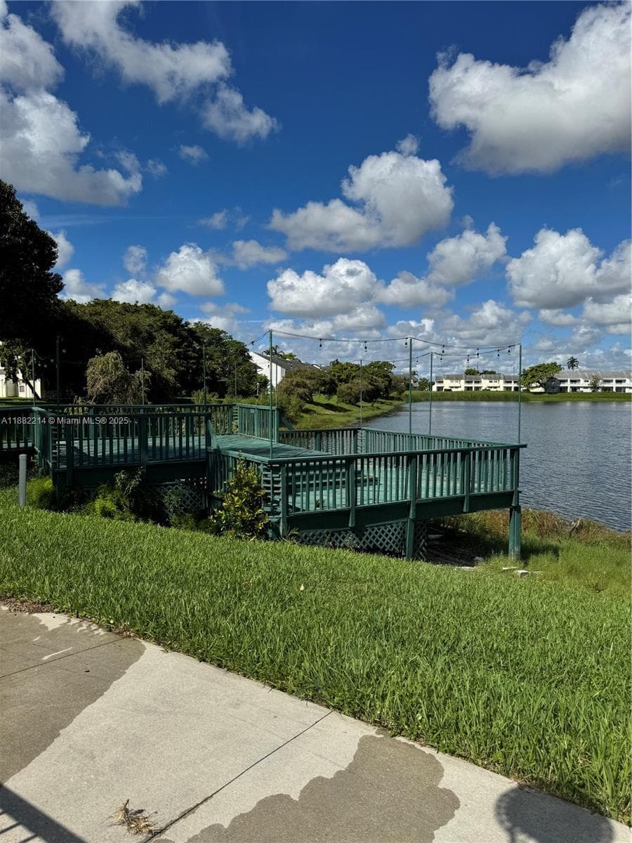 SUMMER LAKE CONDO · #101 in Oakland Park - Photo 35