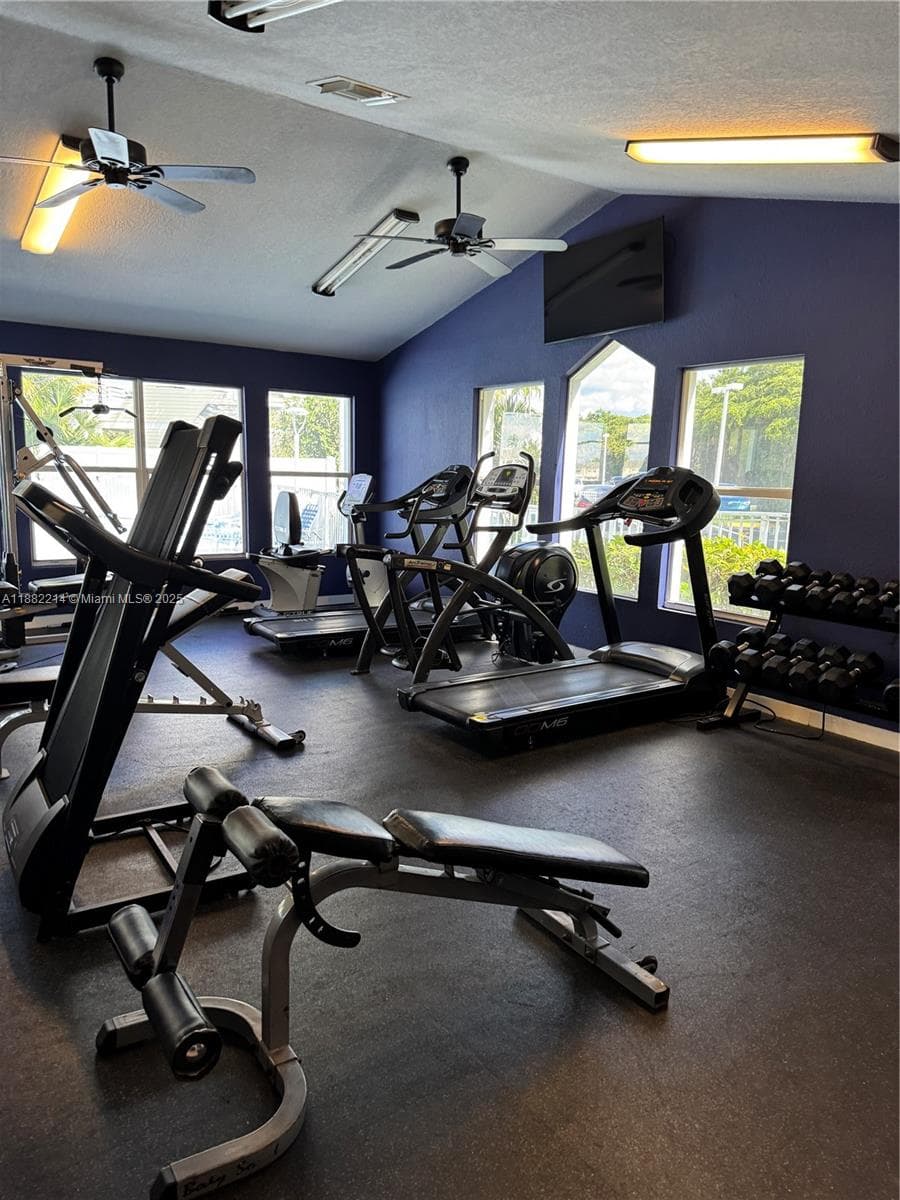SUMMER LAKE CONDO · #101 in Oakland Park - Photo 29