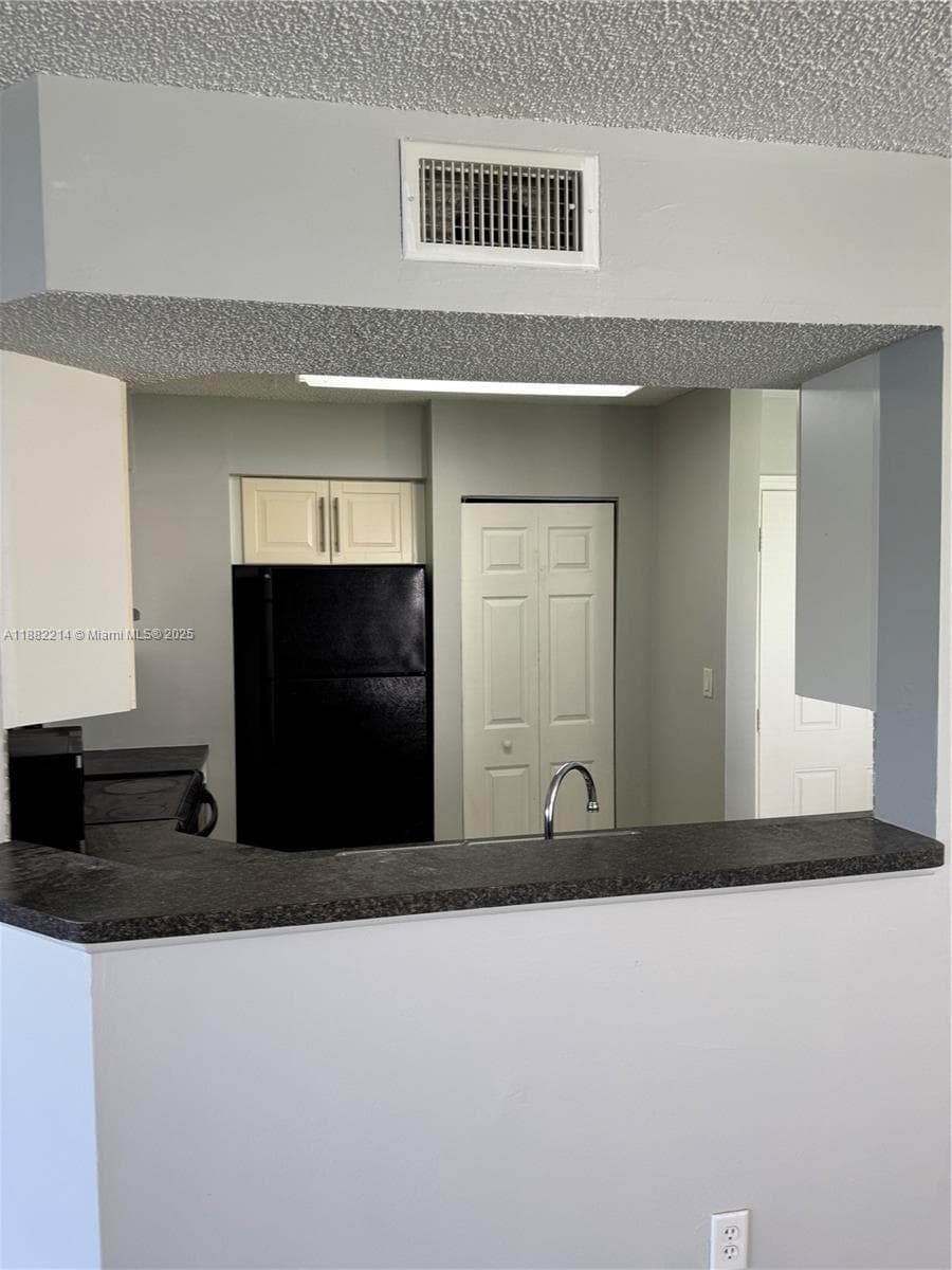 SUMMER LAKE CONDO · #101 in Oakland Park - Photo 4