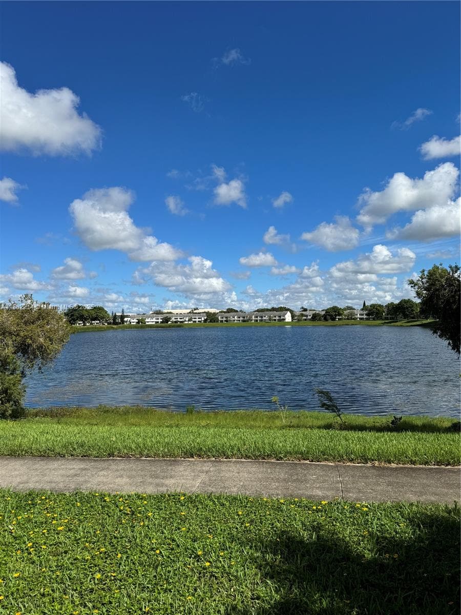 SUMMER LAKE CONDO · #101 in Oakland Park - Photo 21