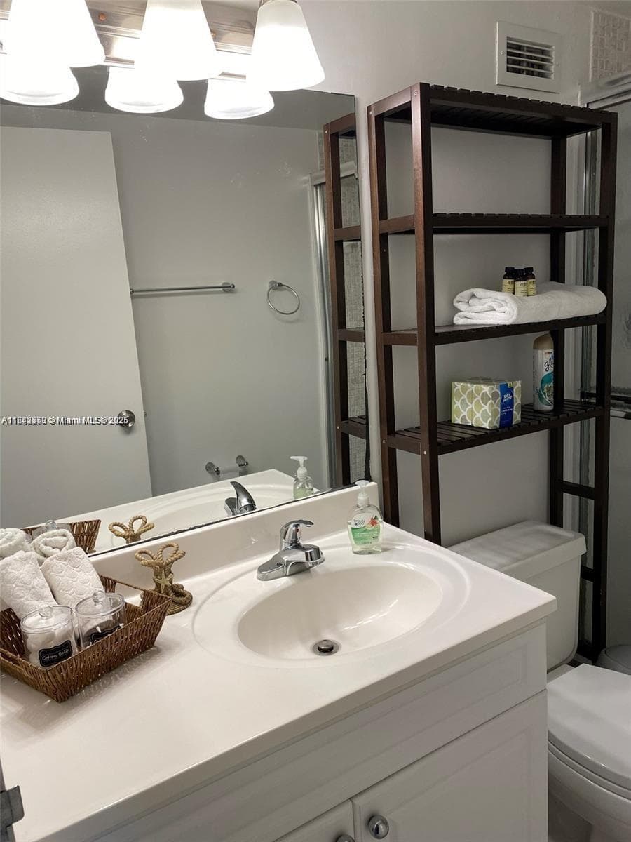 SEA AIR TOWERS CONDO · #419 in Hollywood - Photo 10