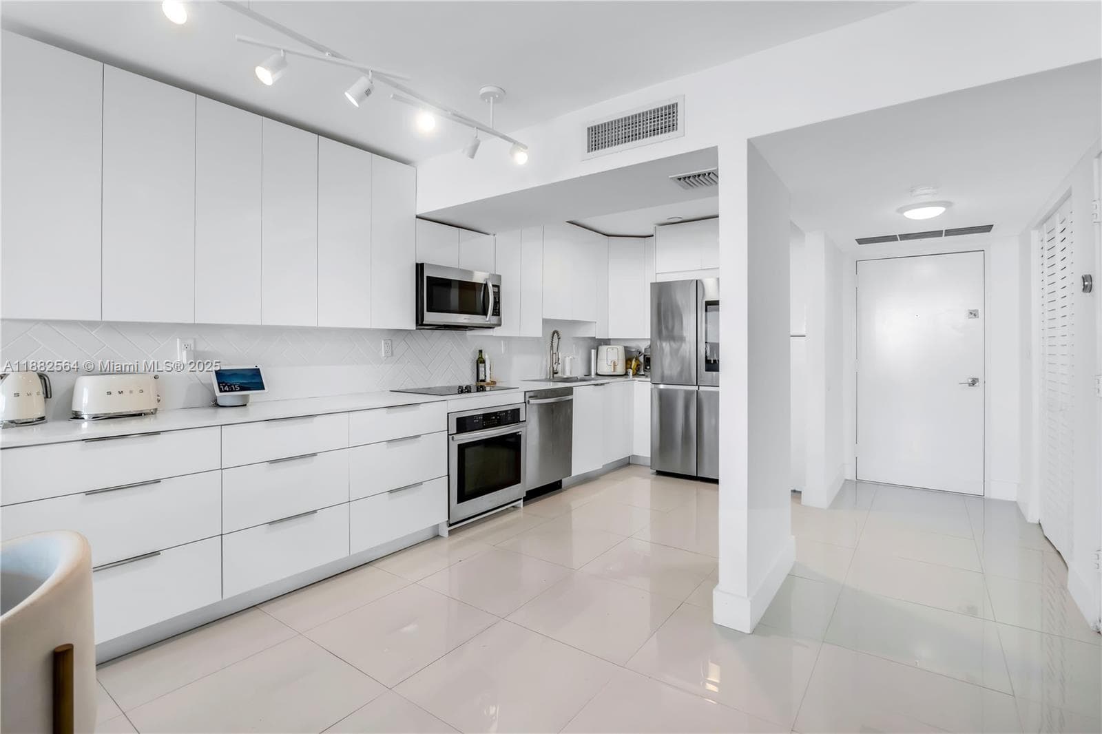 FLAMENCO CONDO TOWER I · #1609 in Aventura - Photo 2