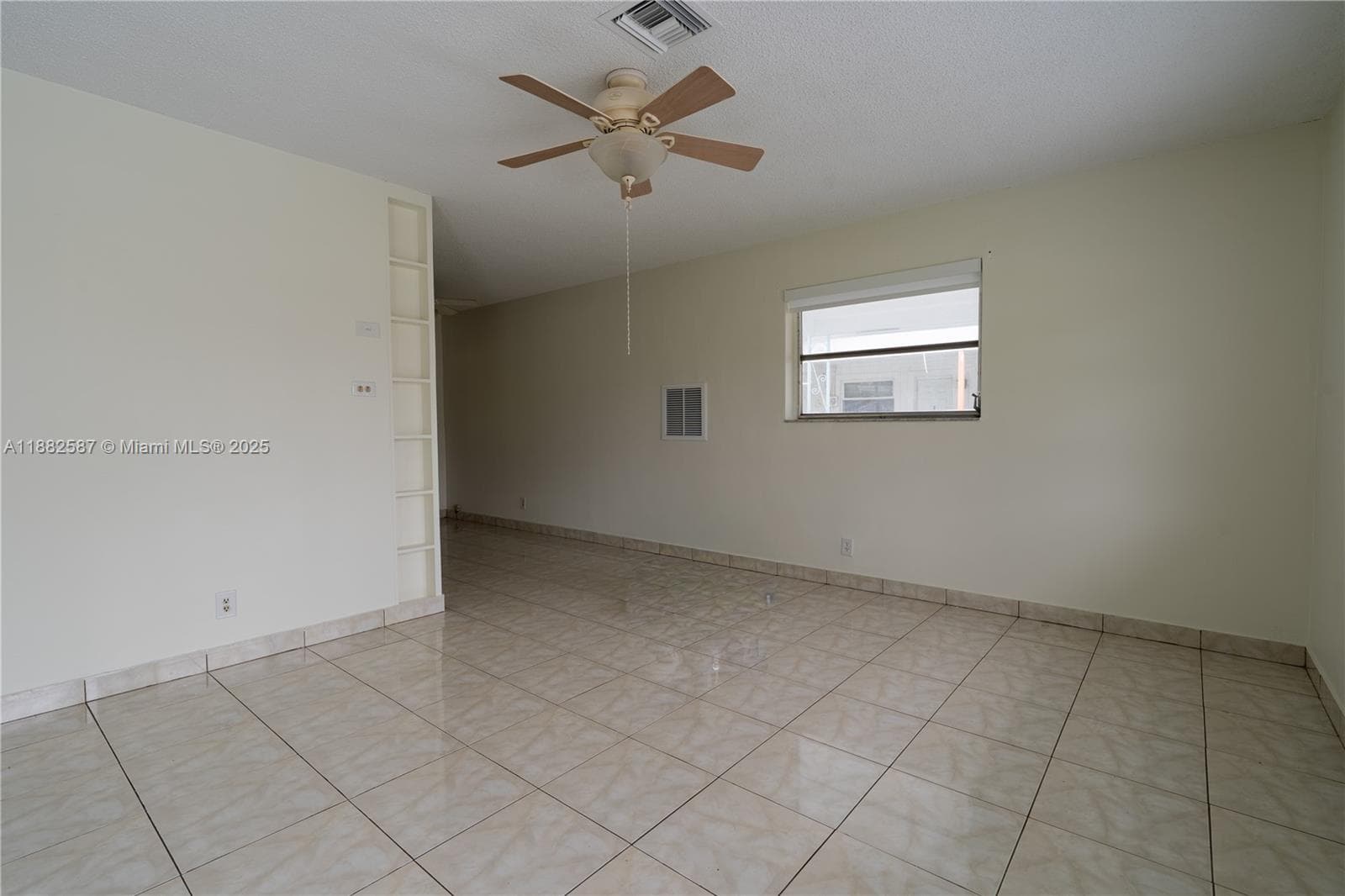 2702 NW 51st Pl #2702 photo 4
