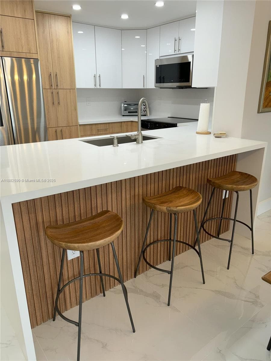 ARLEN BEACH CONDO · #1203 in Miami Beach - Photo 6