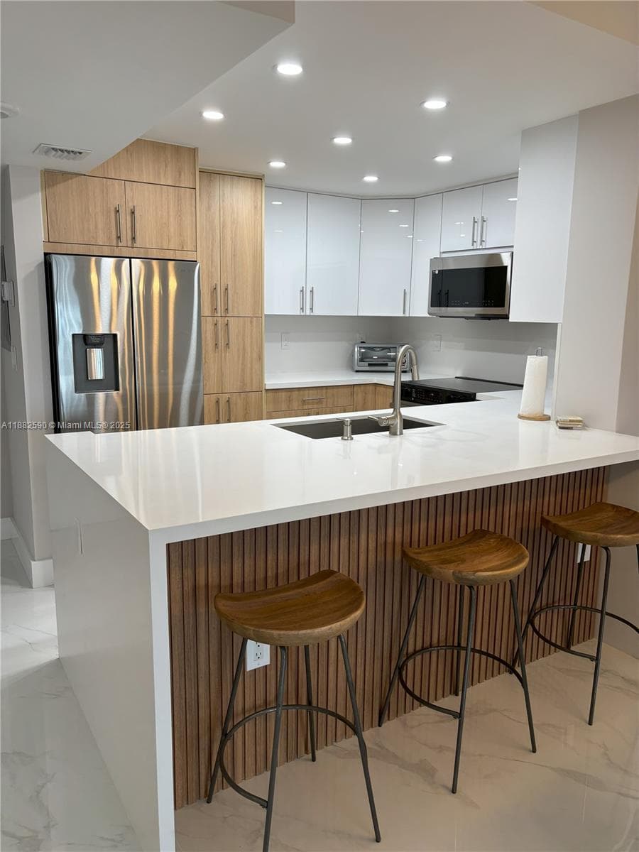 ARLEN BEACH CONDO · #1203 in Miami Beach - Photo 7