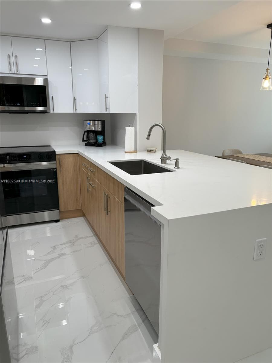 ARLEN BEACH CONDO · #1203 in Miami Beach - Photo 3