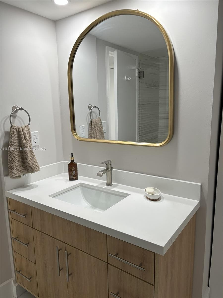 ARLEN BEACH CONDO · #1203 in Miami Beach - Photo 11