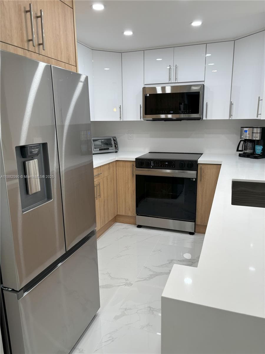 ARLEN BEACH CONDO · #1203 in Miami Beach - Photo 4