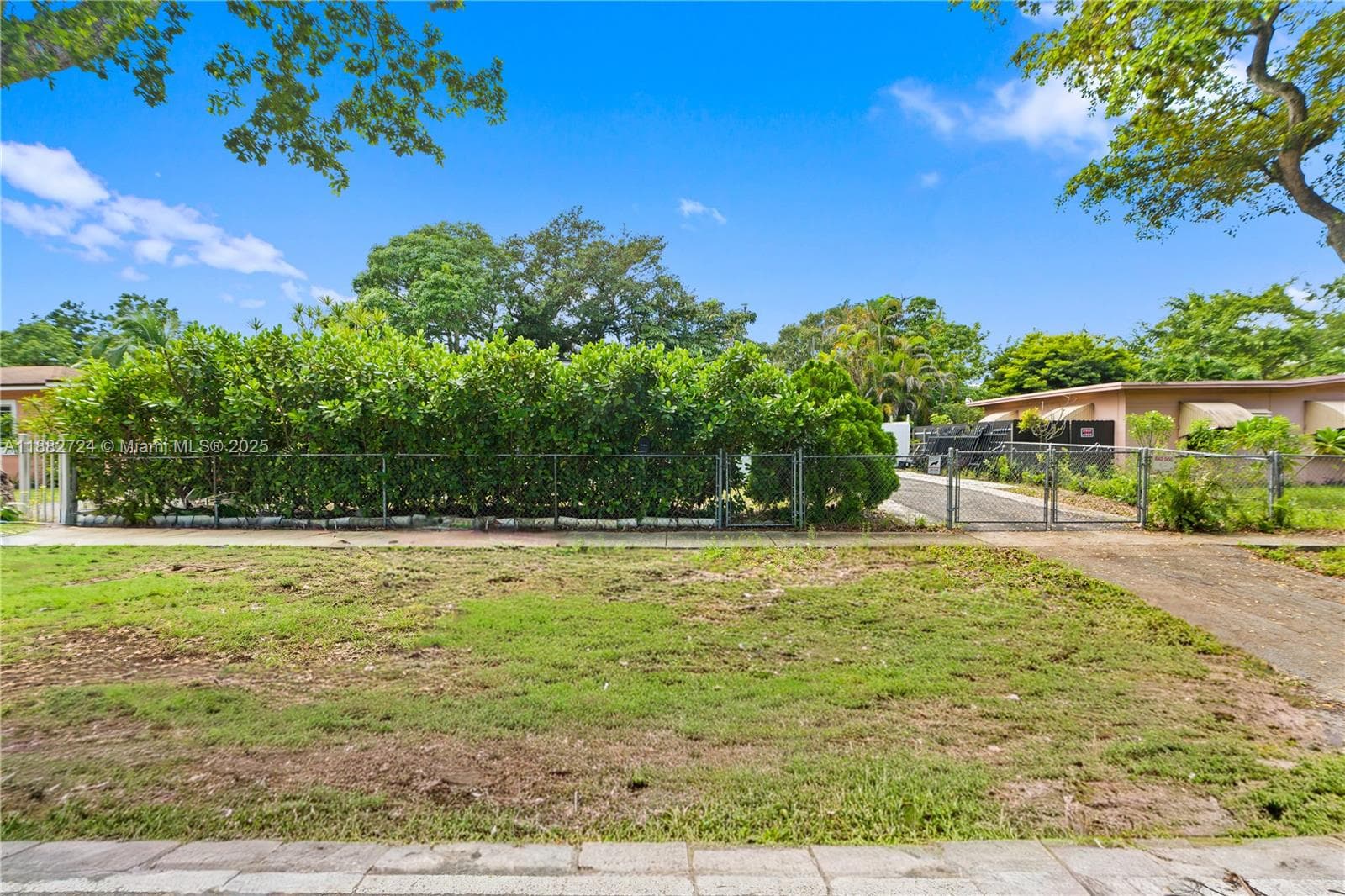 13800 NW 2nd Ave photo 5