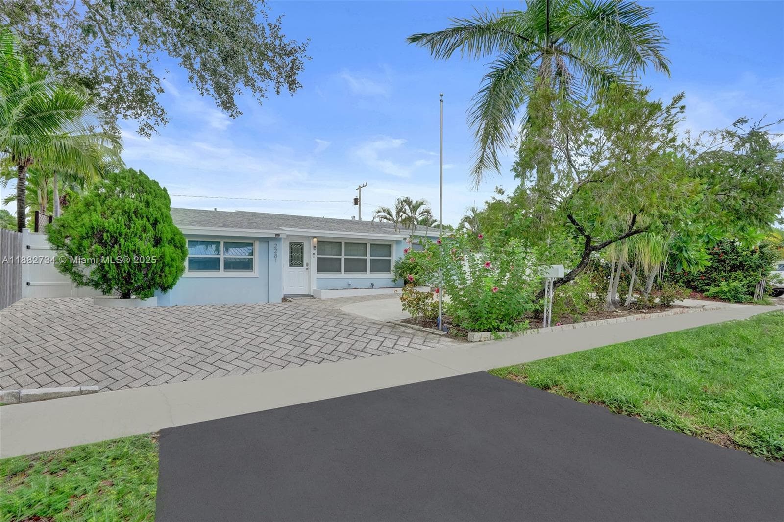 2281 SW 15th St photo 3