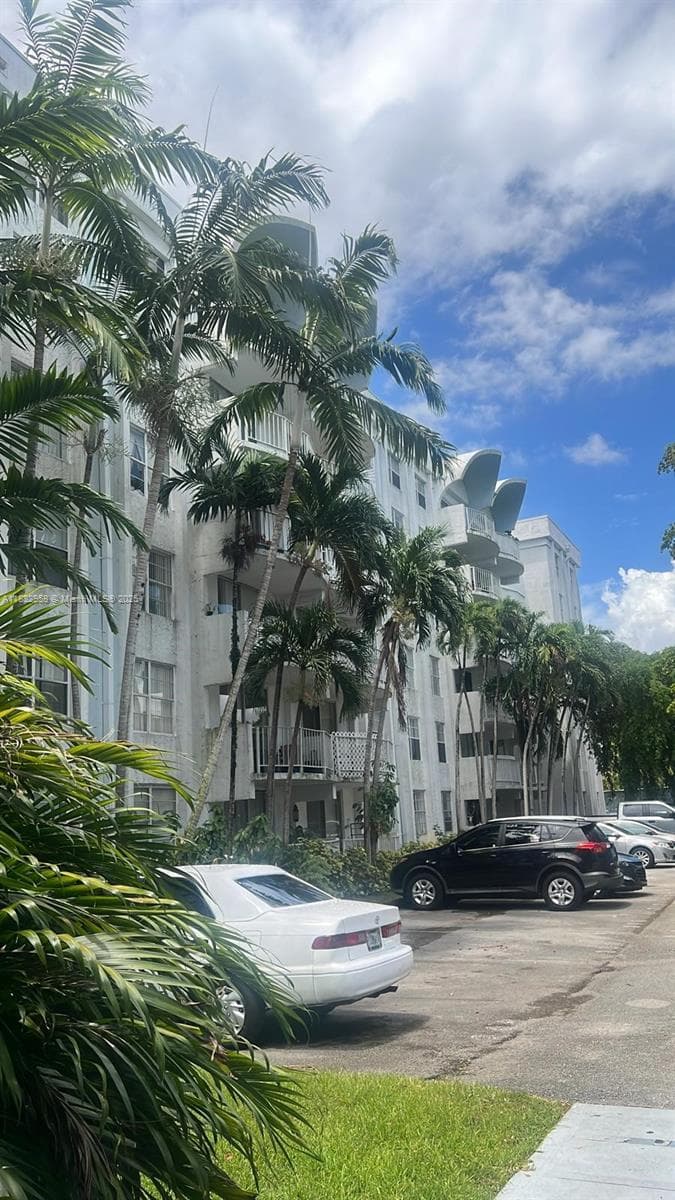 Montecarlo · #C-303 in Miami - Photo 28