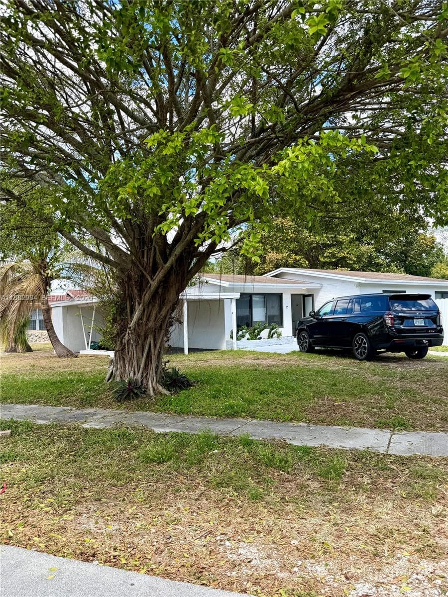 1161 NW 15th St photo 2