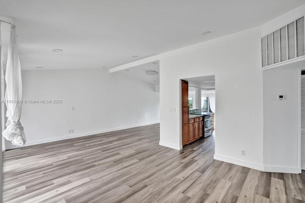 2512 Gulfstream Ln photo 2