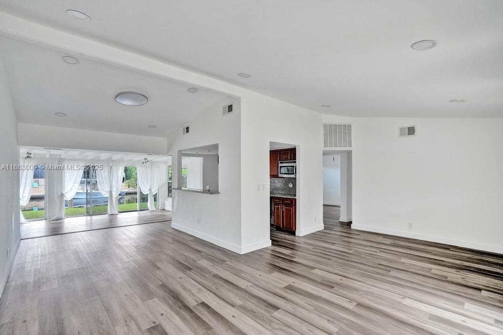 2512 Gulfstream Ln photo 3