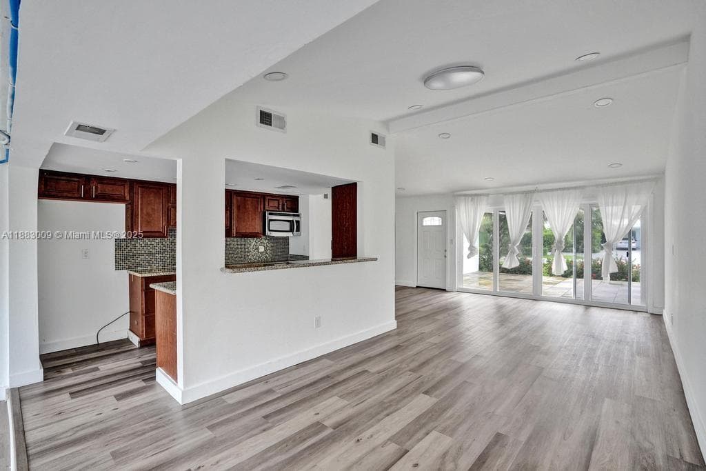2512 Gulfstream Ln photo 5