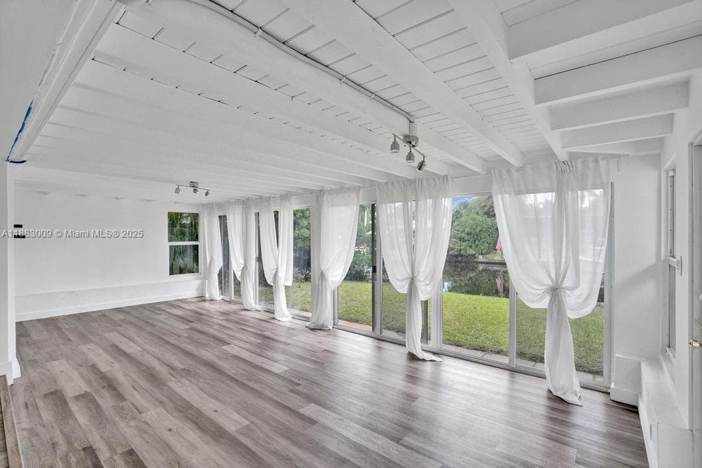 2512 Gulfstream Ln photo 9