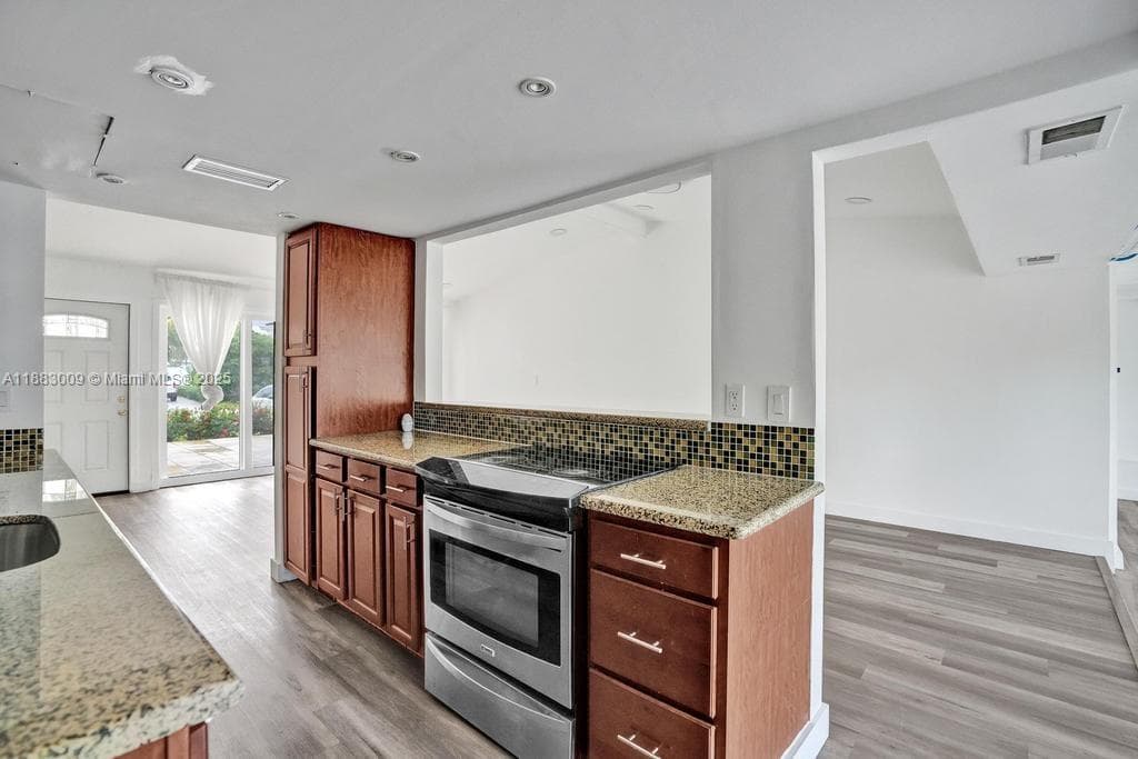 2512 Gulfstream Ln photo 10