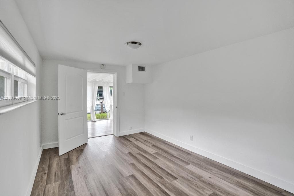 2512 Gulfstream Ln photo 14