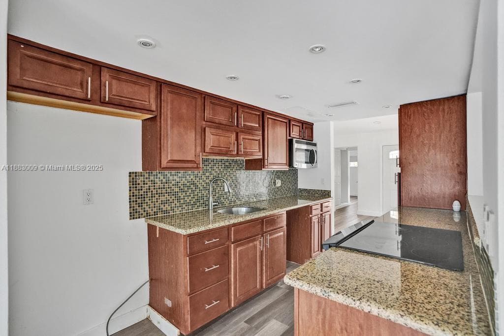 2512 Gulfstream Ln photo 11