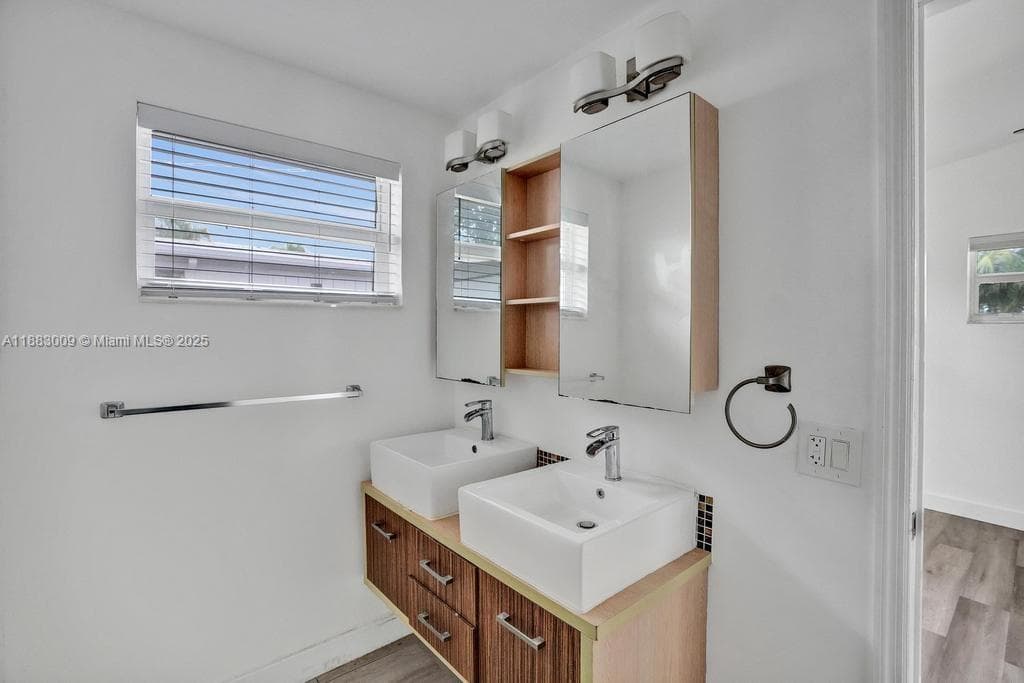 2512 Gulfstream Ln photo 19