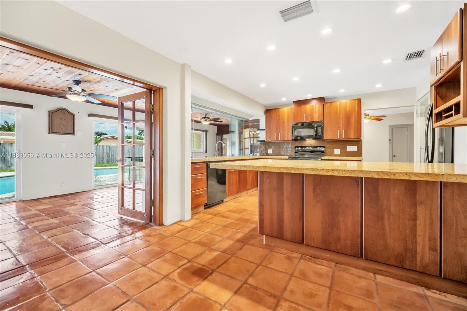 Open floor plan, great for entertaining!