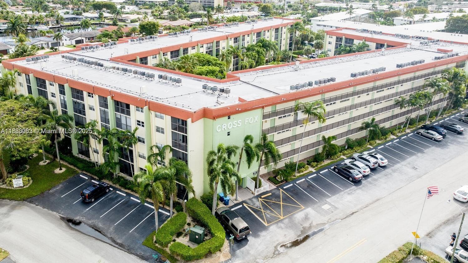 Cross Fox · #422C in Fort Lauderdale - Photo 2