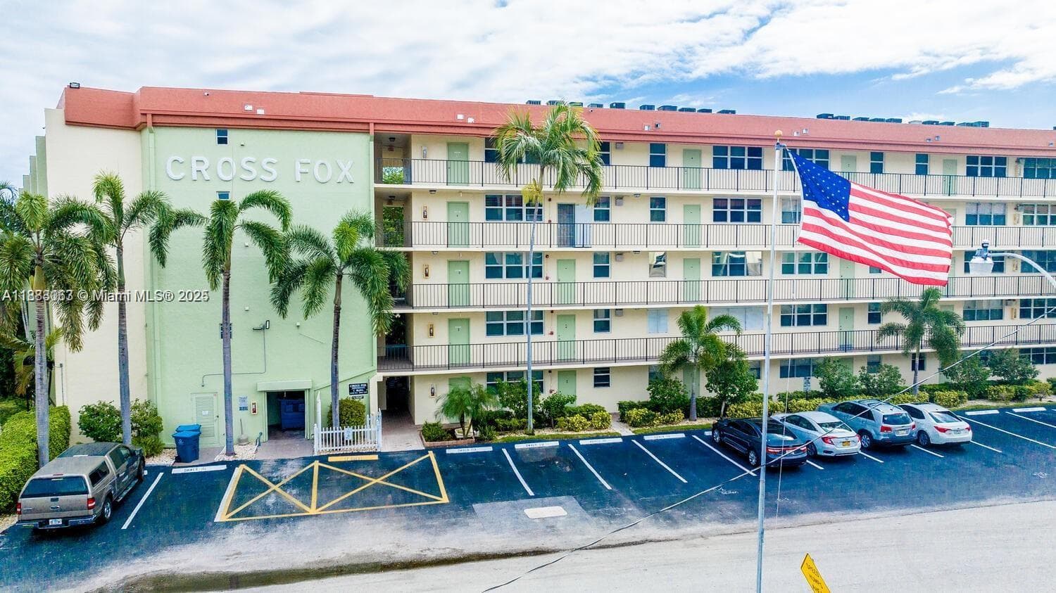 Cross Fox · #422C in Fort Lauderdale - Photo 1