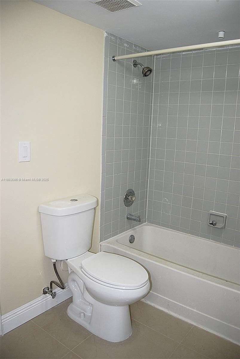 Lakeview Club Condo · #109 in Oakland Park - Photo 17