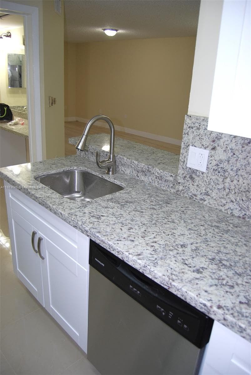 Lakeview Club Condo · #109 in Oakland Park - Photo 7