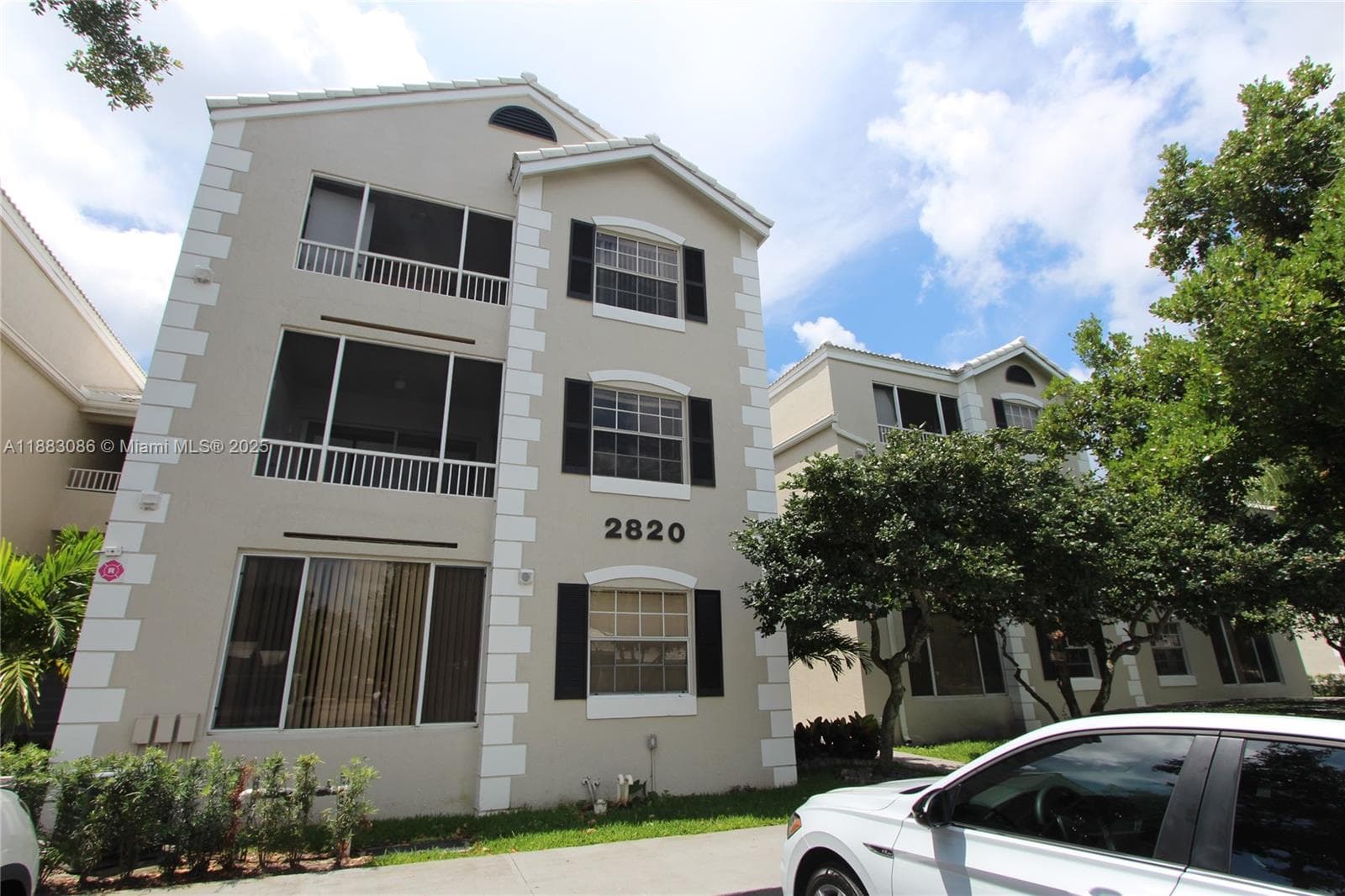 Lakeview Club Condo · #109 in Oakland Park - Photo 1