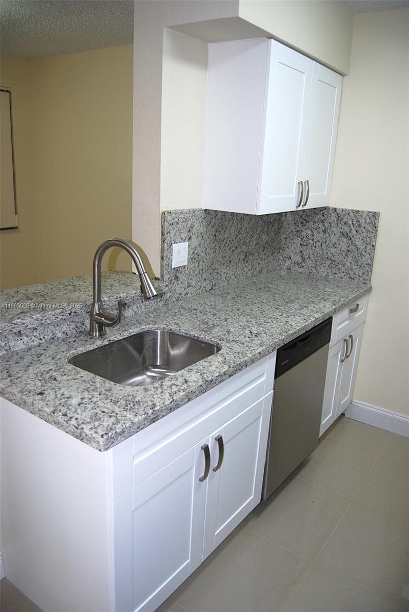 Lakeview Club Condo · #109 in Oakland Park - Photo 8