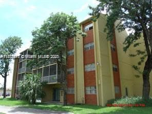 SUNSET HILLS I CONDOMINIU · #409 in Lauderdale Lakes - Photo 1